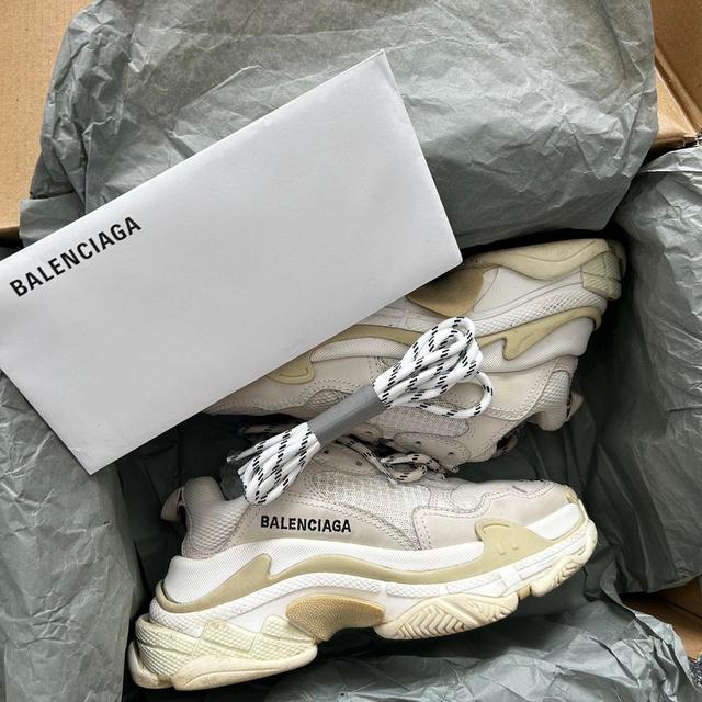 Balenciaga Women's Trainers - White/Cream - UK 3 on Productcaster.