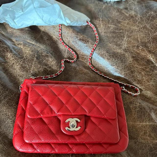 Chanel Women's Shoulder bags - Red on Productcaster.