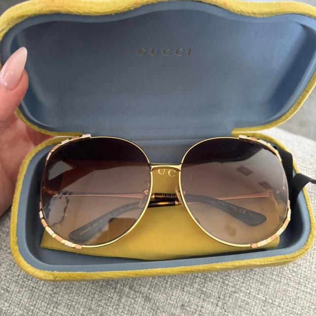 Gucci Women's Round Sunglasses - Gold on Productcaster.