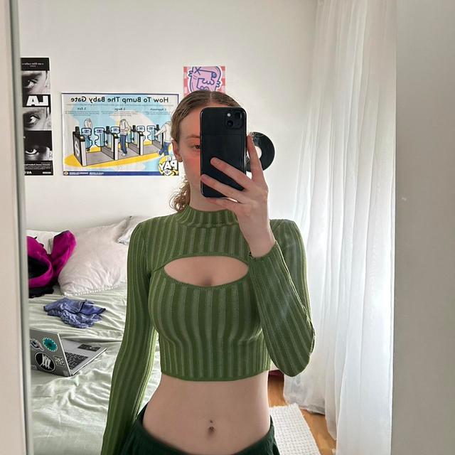 Urban Outfitters Women's Crop top - Green - 6 on Productcaster.