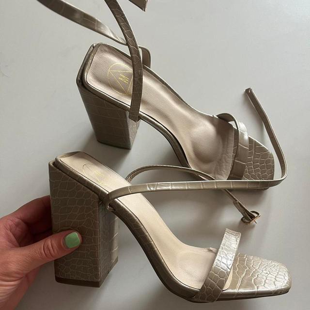 Missguided Women's Sandals - Khaki/Cream - UK 4 on Productcaster.