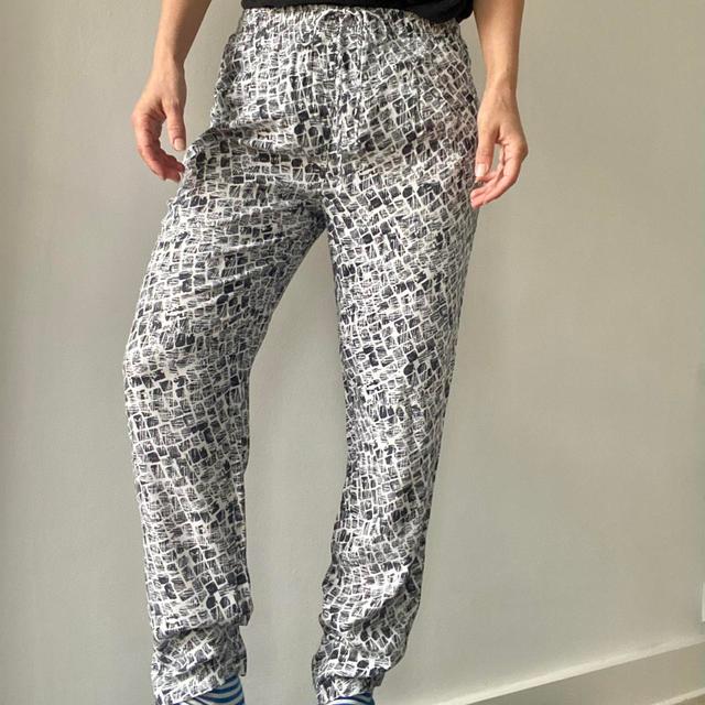 Marks & Spencer Women's Printed Trousers - White - 28" on Productcaster.