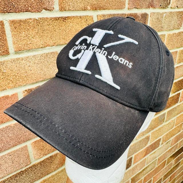 Calvin Klein Jeans Men's Caps - Black/White on Productcaster.