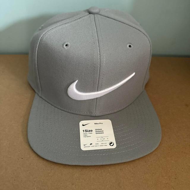 Nike Men's Caps - Grey on Productcaster.