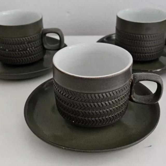 Vintage Dinnerware - Khaki/Green on Productcaster.