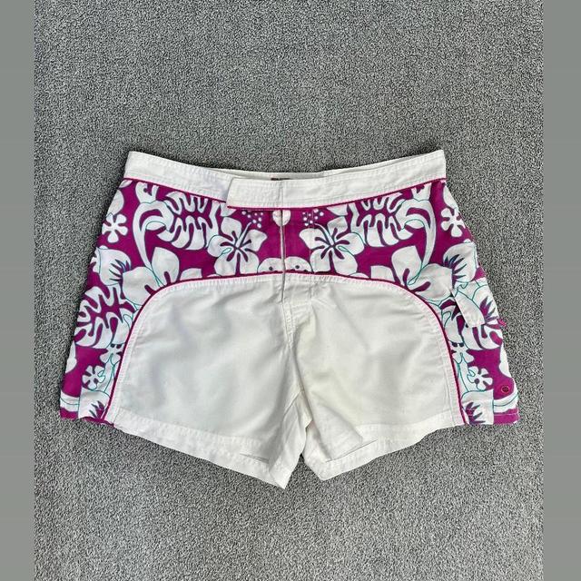 Vintage Women's Shorts - White - M on Productcaster.