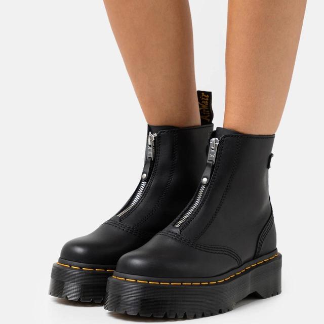 Dr. Martens Women's Boots - Black - UK 7 on Productcaster.