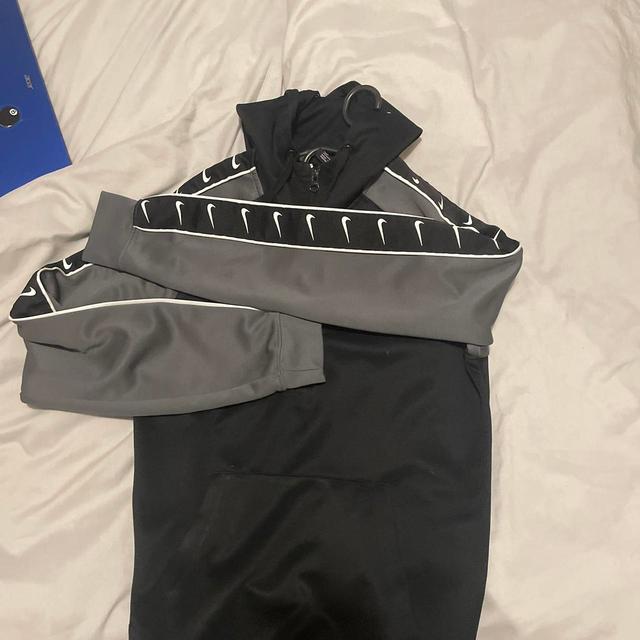 Nike Men's Hoodie - Black/Grey - S on Productcaster.