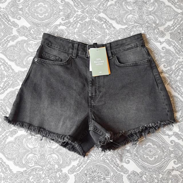 H&M Women's Shorts - Black/Grey - UK 8 on Productcaster.