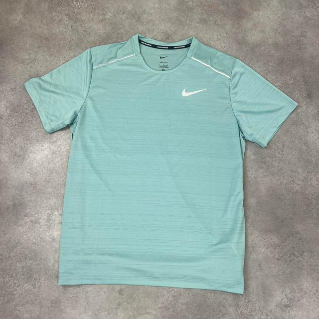 Nike Men's T-shirt - Green - L on Productcaster.