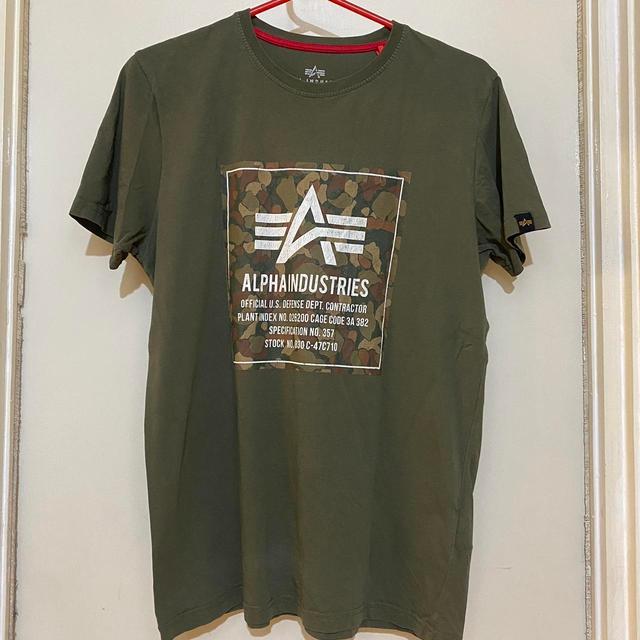 Alpha Industries Men's T-shirt - Khaki - M on Productcaster.