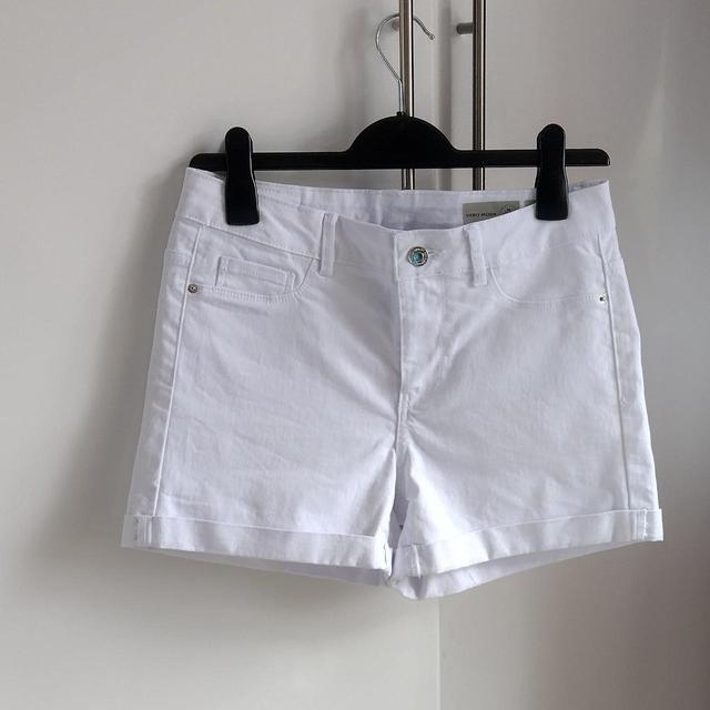 Vero Moda Women's Shorts - White - M on Productcaster.