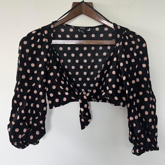 Forever 21 Women's Blouse - Black - 8 on Productcaster.