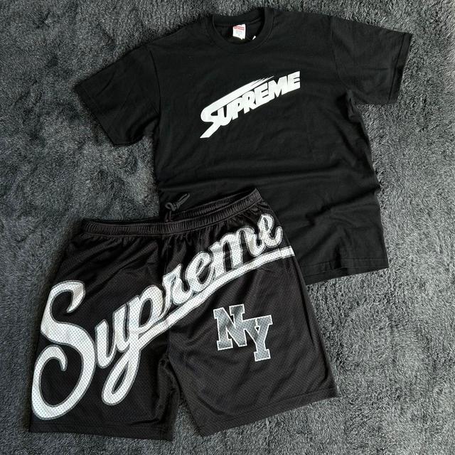 Supreme Men's Shorts - Black/Grey - S on Productcaster.