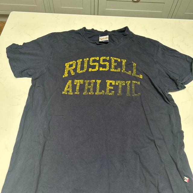 Russell Athletic Men's T-shirt - Navy - M on Productcaster.