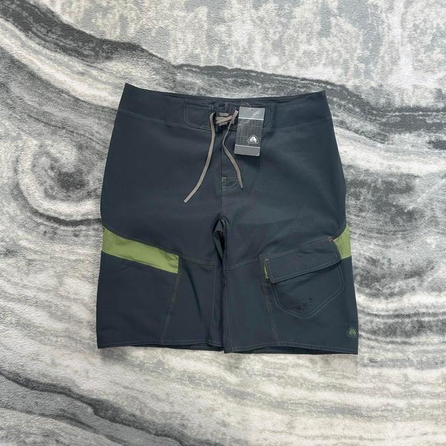 Nike Men's Shorts - Grey/Green - 38" on Productcaster.