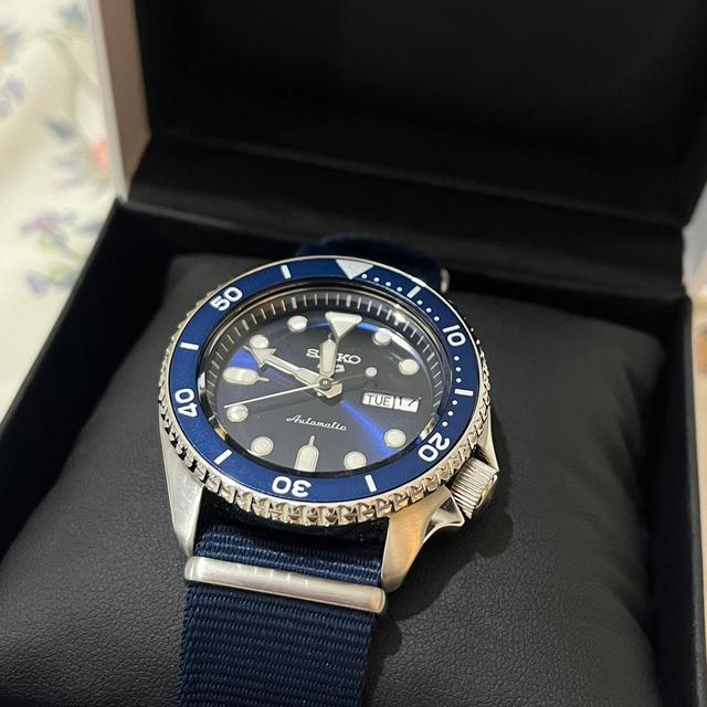 Seiko Men's Analogue Watch - Navy/Blue on Productcaster.