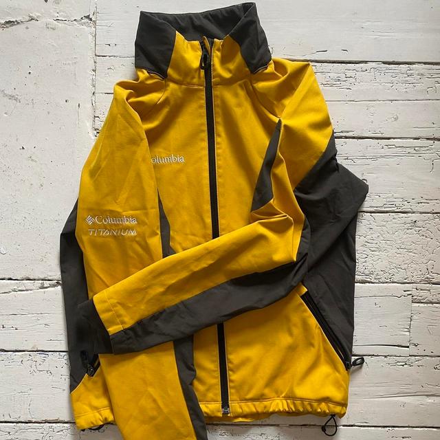 Columbia Sportswear Men's Windbreaker Jacket - Yellow/Black - M on Productcaster.