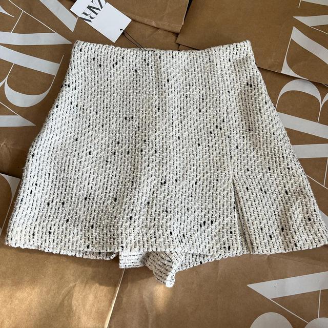 Zara Women's Shorts - White/Black - S on Productcaster.