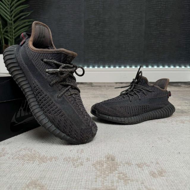 Yeezy Kids' Baby shoes - Black/Grey - 1-1.5 on Productcaster.