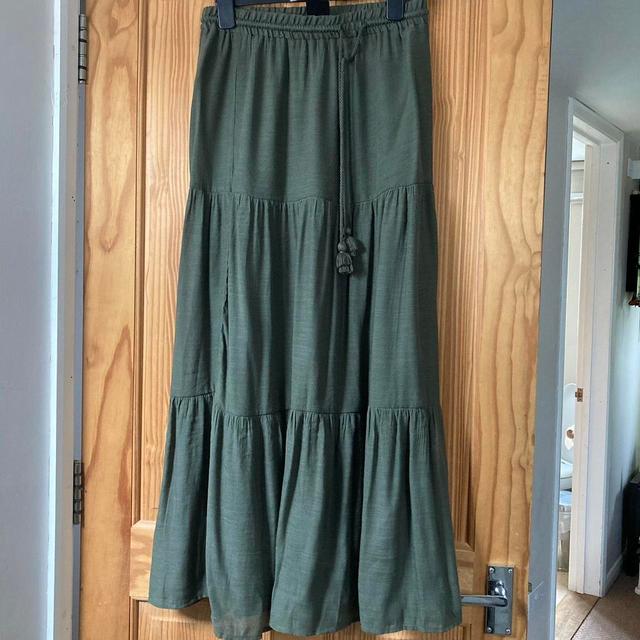 H&M Women's Casual Skirt - Khaki/Green - S on Productcaster.