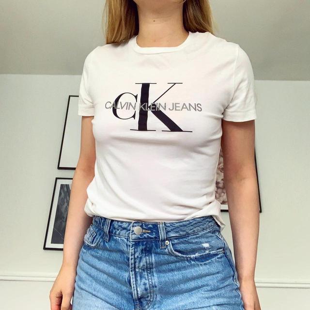 Calvin Klein Women's T-shirt - White/Black - S on Productcaster.