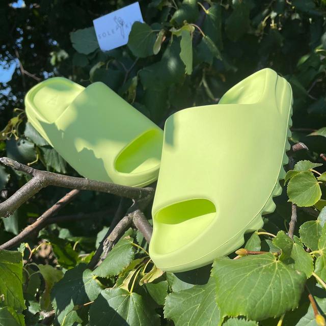 Yeezy Men's Slides - Green - UK 8 on Productcaster.