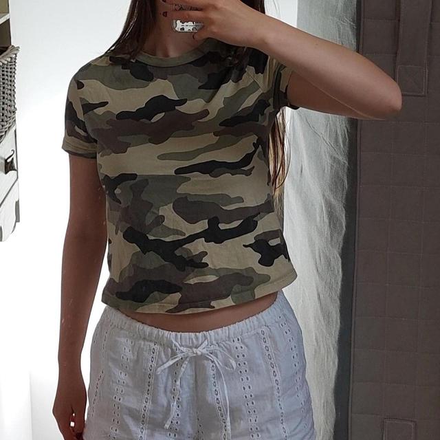 H&M Women's T-shirt - Khaki/Multi - XS on Productcaster.