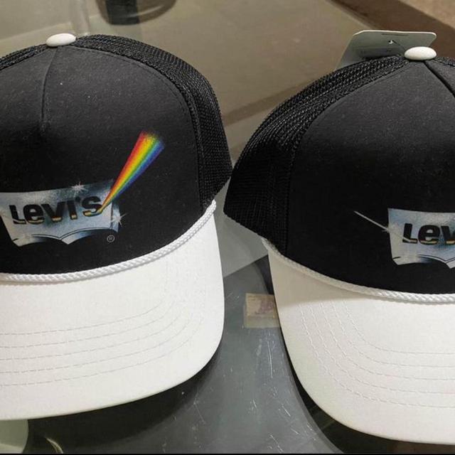 Levi's Men's Hat - Black/Multi on Productcaster.