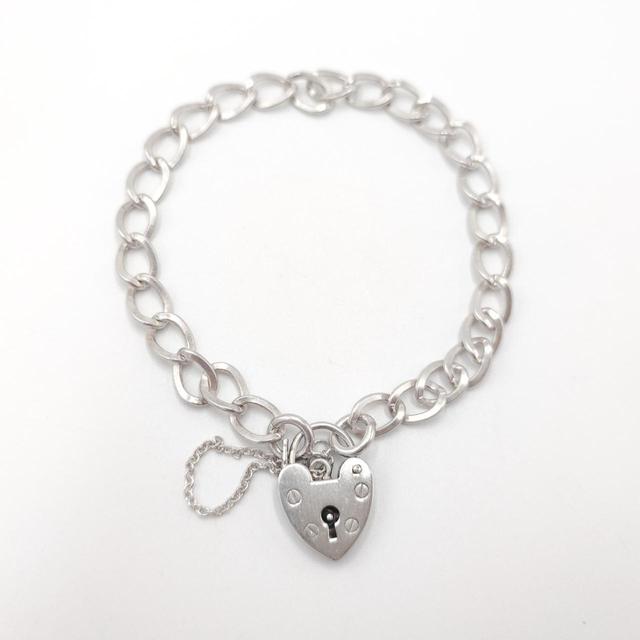 Vintage Women's Bracelet - Silver on Productcaster.