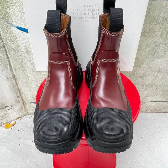 Maison Margiela Women's Chelsea Boots - Black/Burgundy - UK 5 on Productcaster.