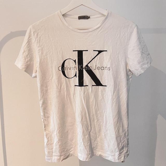 Calvin Klein Jeans Women's T-shirt - White - S on Productcaster.