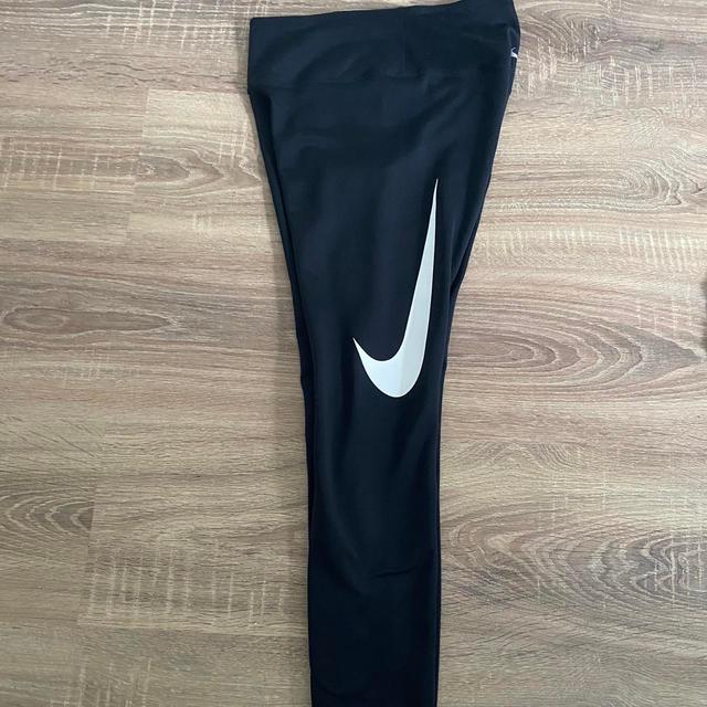 Nike Women's Leggings - Black - S on Productcaster.