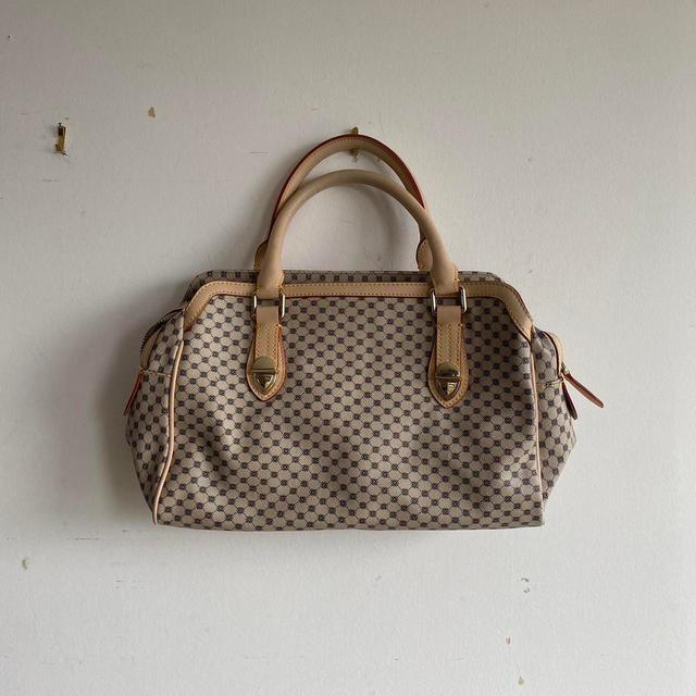 Vintage Women's Shoulder bags - Cream on Productcaster.