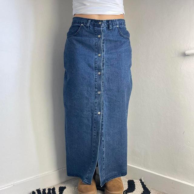 Vintage Women's Denim Skirt - Blue - 32" on Productcaster.