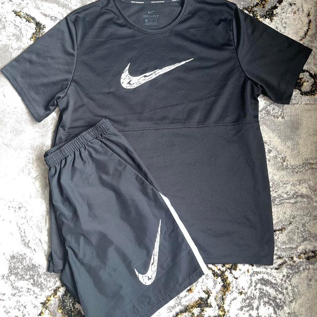 Nike Men's T-shirt - Black - L on Productcaster.