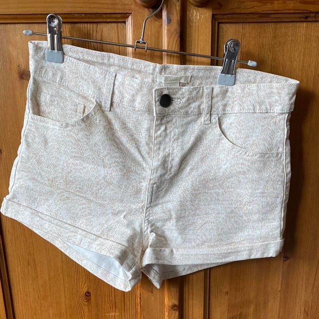 H&M Women's Shorts - White/Cream - UK 8 on Productcaster.