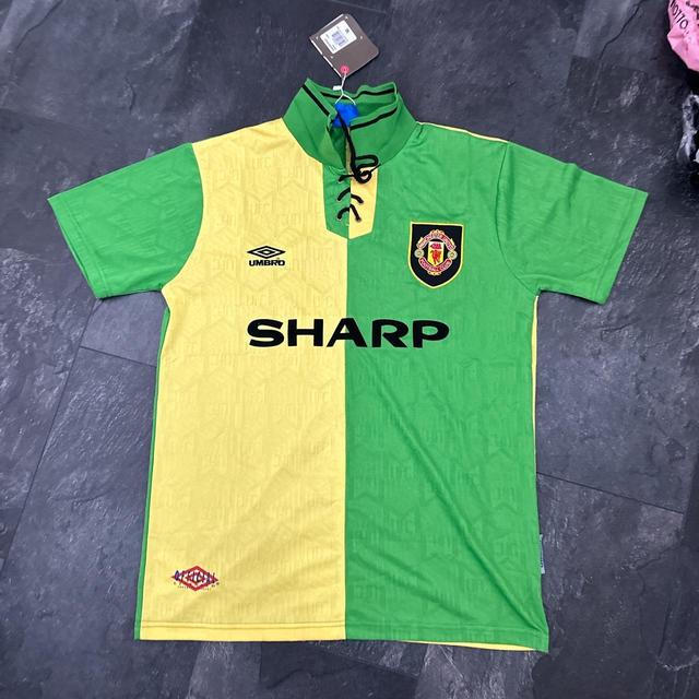 Umbro Men's T-shirt - Green/Yellow - M on Productcaster.