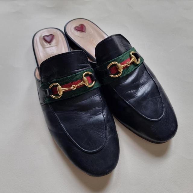 Gucci Women's Loafers - Black/Gold - UK 3 on Productcaster.