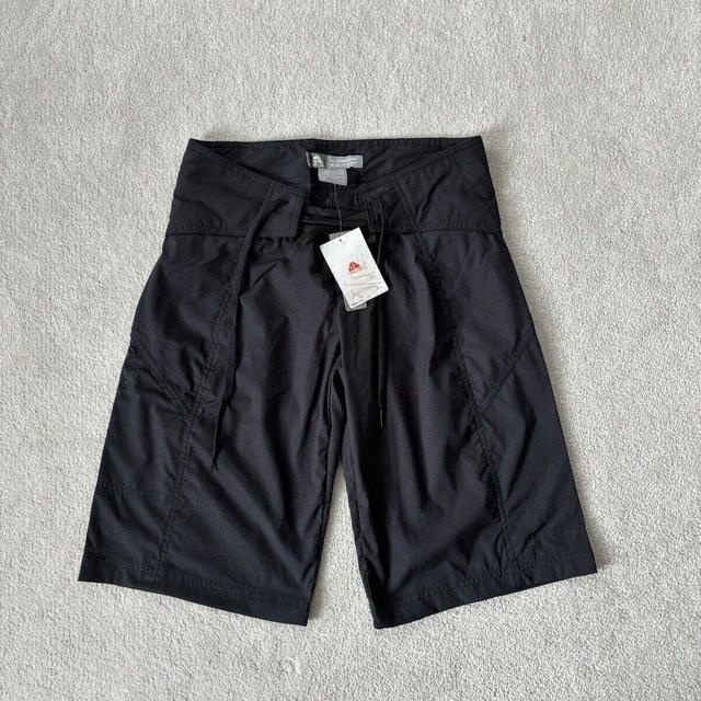 Nike ACG Women's Shorts - Black - 29" on Productcaster.