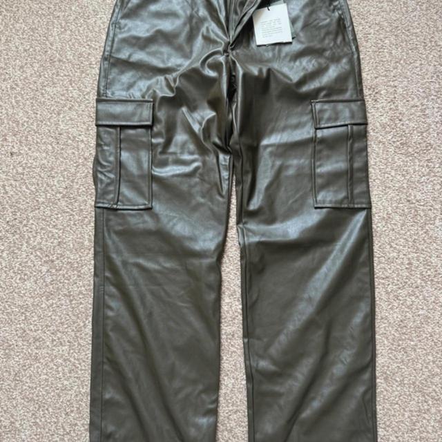 Pull&Bear Women's Trousers - Khaki - UK 14 on Productcaster.