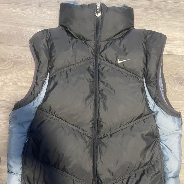 Nike Men's Gilet - Grey/White - M on Productcaster.