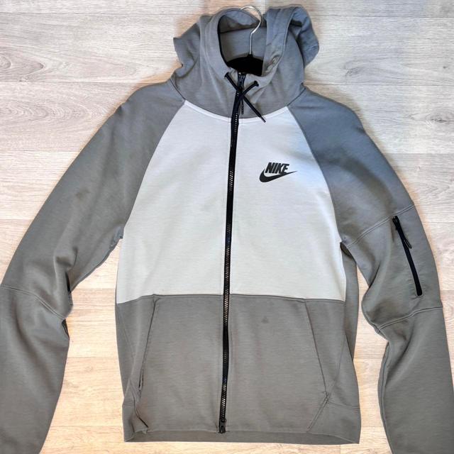 Nike Men's Hoodie - Grey - S on Productcaster.