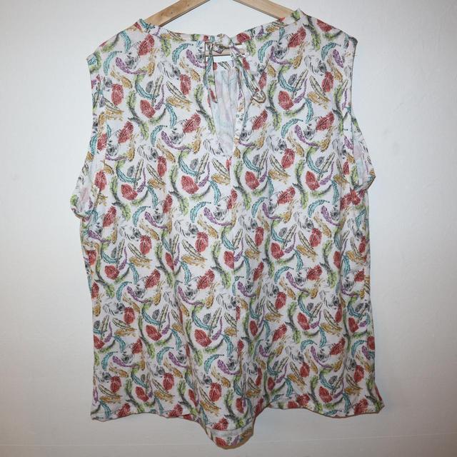 Vintage Women's Vest - White on Productcaster.