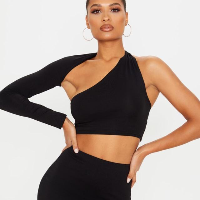 PrettyLittleThing Women's Crop top - Black - 4 on Productcaster.