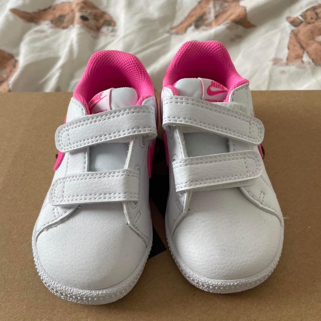 Nike Kids' Trainers - Pink/White - 4.5 on Productcaster.