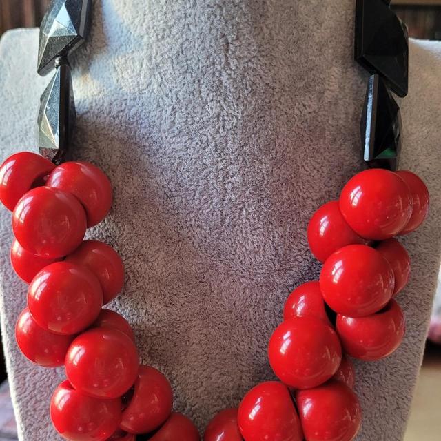 Wallis Women's Necklace - Black/Red on Productcaster.