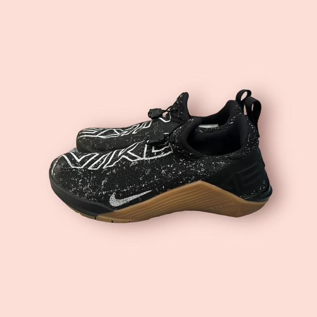 Nike Women's Trainers - Black - UK 6 on Productcaster.