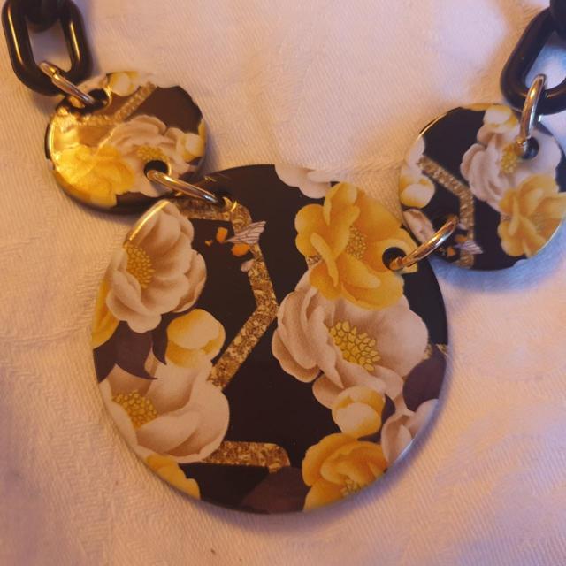 Preloved Women's Necklace - Black/Yellow on Productcaster.