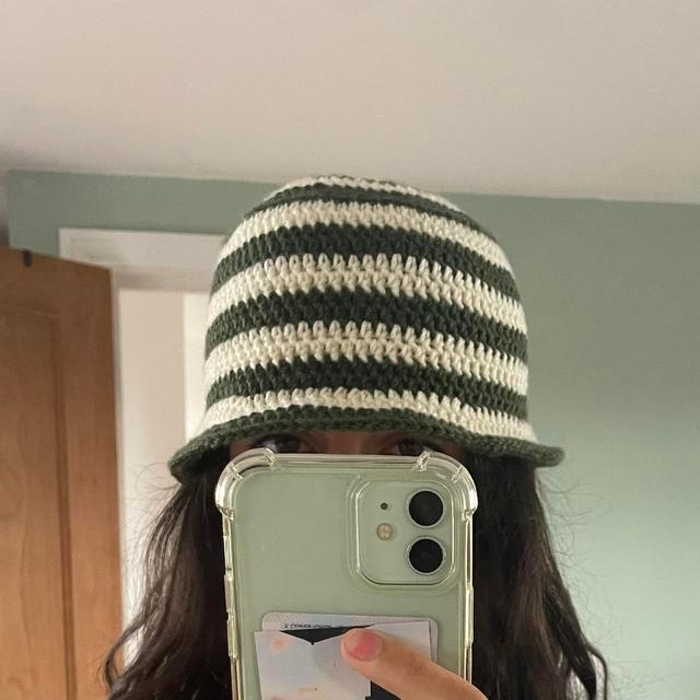 Women's Bucket hats - Green/Cream on Productcaster.